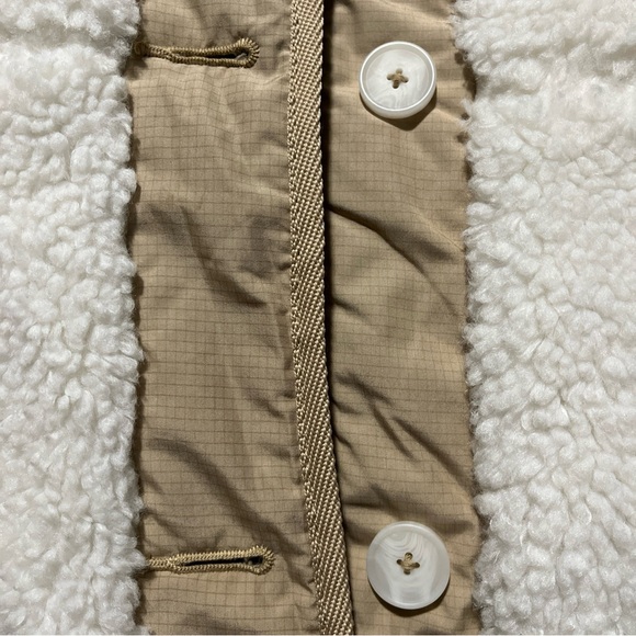 Levi’s women’s MARLOWE OVERSIZED REVERSIBLE SHERPA Quilted JACKET - Picture 4 of 16